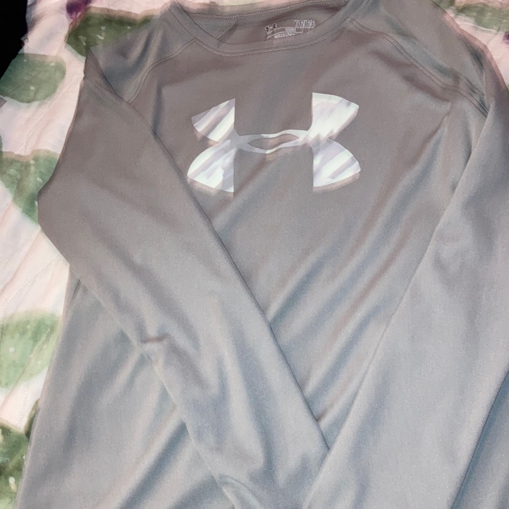 extremely soft material. very tight fitted shirt